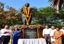 ମହାନ ବିପ୍ଲବୀ ଶହୀଦ ଜୟୀ ରାଜଗୁରୁଙ୍କ ରାଜ୍ୟସ୍ତରୀୟ ଜୟନ୍ତୀ ପାଳନ ଅବସରରେ ପ୍ରତିମୂର୍ତ୍ତିରେ ମାଲ୍ୟାର୍ପଣ