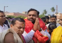 ନୂଆପଡ଼ା ବିଜୟ ପରେ ମହାପ୍ରଭୁଙ୍କ ଆଶୀର୍ବାଦ ନେଲେ ଜୟ ଢୋଲକିଆ