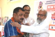 ବିଜେଡ଼ି ଛାଡି ବିଜେପିରେ ସାମିଲ ହେଲେ ଖରସେଲ ଓ କେନ୍ଦୁମୁଣ୍ଡା ପଞ୍ଚାୟତର ସରପଞ୍ଚ