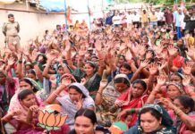 ନୂଆପଡ଼ାର କୋମନା ବ୍ଲକରେ ସ୍ୱାସ୍ଥ୍ୟ ମନ୍ତ୍ରୀ ଡ.ମୁକେଶ ମହାଲିଙ୍ଗଙ୍କ ନିର୍ବାଚନୀ ପ୍ରଚାର