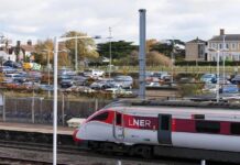 ଇଂଲଣ୍ଡରେ ଟ୍ରେନ୍ ଲାଇନ୍ଚ୍ୟୁତ: ରେଳ ସେବା ବାଧା ପ୍ରାପ୍ତ