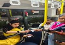 ଆମ ବସ୍’ରେ ଯାତ୍ରା କଲେ ପ୍ରମୁଖ ସଚିବ ଶ୍ରୀମତୀ ଉଷା ପାଢୀ