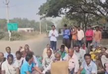 ମଣ୍ଡିରୁ ଉଠୁନି ଧାନ: ରାସ୍ତାରୋକ କଲେ ଚାଷୀ