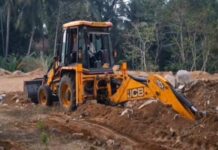 ଦିନ ଦ୍ୱିପ୍ରହରରେ ଚାଲିଛି ବେଆଇନ ମାଟି ଓ ବାଲି ଉତ୍ତୋଳନ