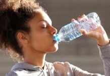 ଛିଡା ହୋଇ ପାଣି ପିଇଲେ କଣ ହେବ ଜାଣନ୍ତୁ