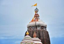 ମନ୍ଦିରରେ ଉଡୁଥିବା ପତାକା ତ୍ରୀକୋଣୀୟ କାହିଁକି ଜାଣନ୍ତୁ