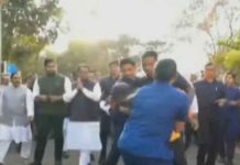 ମୁଖ୍ୟମନ୍ତ୍ରୀଙ୍କ ପାଖକୁ ପଶି ଆସିଲେ ଯୁବକ