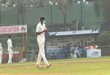 ମୁମ୍ବାଇରେ ବାୟୁ ପ୍ରଦୂଷଣ: ମାସ୍କ ପିନ୍ଧି କ୍ରିକେଟ ଖେଳିଲେ ଖେଳାଳୀ