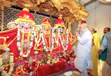 ପବିତ୍ର ଉତ୍ତରାୟଣ ଅବସରରେ ଅହମ୍ମଦାବାଦ ଜଗନ୍ନାଥ ମନ୍ଦିରରେ ପୂଜାର୍ଚ୍ଚନା କଲେ ଅମିତ ଶାହ