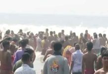 ଆଜି ପବିତ୍ର ଗୋବିନ୍ଦ ଦ୍ୱାଦଶୀ: ପୁରୀ ସମୁଦ୍ରରେ ବୁଡ ପକାଉଛନ୍ତି ଶ୍ରଦ୍ଧାଳୁ