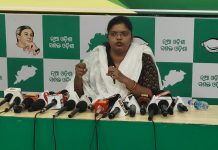 ଓଡିଶାର ସରକାରୀ ସ୍କୁଲରେ ପାଠ୍ୟପୁସ୍ତକର ଗୁରୁତର ଅଭାବ ନେଇ ରାଜ୍ୟ ସରକାରଙ୍କୁ ଟାର୍ଗେଟ୍ କଲା ବିଜୁ ଛାତ୍ର ଜନତା ଦଳ