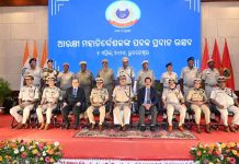 ସ୍ୱତନ୍ତ୍ର ଉତ୍ସବରେ ପଦକ ପ୍ରଦାନ କଲେ ପୋଲିସ ଡିଜି