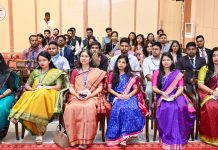 ରାଜ୍ୟପାଳଙ୍କ ସହିତ ଓଏଫଏସ ଓ ଓଟିଆଣ୍ଡଏଏସ କ୍ୟାଡର ଶିକ୍ଷାନବୀଶ ଅଧିକାରୀ ଭାବ ବିନିମୟ କଲେ
