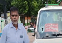 ବିଡିଓଙ୍କୁ ଗାଡ଼ି ଉପରକୁ ଟେକାପଥର ମାଡ଼