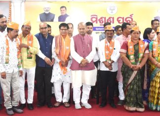 କଳାହାଣ୍ଡି ଜିଲ୍ଲା ପରିଷଦ ଅଧ୍ୟକ୍ଷ ଶ୍ରୀ ପୁଷ୍ପେନ୍ଦ୍ର କୁମାର ସିଂହଦେଓଙ୍କ ସମେତ ୭ ଜଣ ଜିଲ୍ଲା ପରିଷଦ ସଦସ୍ୟଙ୍କ ବିଜେପିରେ ଯୋଗଦାନ