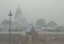 ପ୍ରବଳ ବର୍ଷା: ବଡଦାଣ୍ଡରେ ଭିଜିଲେ ଭକ୍ତ