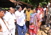 ଜଳବନ୍ଦୀ ଅବସ୍ଥାରେ ଥିବା ପ୍ରପୀଡ଼ିତଙ୍କ ପାଖରେ ଜିଲ୍ଲା ପ୍ରଶାସନ ପହଞ୍ଚିବାରେ ବିଫଳ: ବିଜେଡି