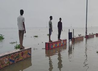 ପ୍ରୟାଗରାଜରେ ଫୁଲୁଛି ଗଙ୍ଗା-ଯମୁନା: ରାସ୍ତାରେ ମାଡ଼ିଲା ବନ୍ୟା ପାଣି