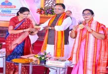 ସୁଭଦ୍ରା ମଞ୍ଚରେ ମୁଖ୍ୟମନ୍ତ୍ରୀଙ୍କ ହାତରେ ରାଖି ବାନ୍ଧିଲେ ବାଚସ୍ପତି, ଉପମୁଖ୍ୟମନ୍ତ୍ରୀ