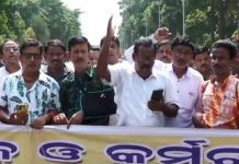 ଗୁରୁ ଦିବସରେ ଗୁରୁ ଗର୍ଜନ: ୪ ଦଫା ଦାବି ନେଇ ରାଜରାସ୍ତାରେ ହଜାର ହଜାର ଶିକ୍ଷକ, ଶିକ୍ଷୟିତ୍ରୀ