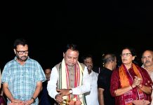 ମୁକ୍ତେଶ୍ୱର ପ୍ରାଙ୍ଗଣରେ ଆଶୀର୍ବାଦର ଦୀପ ଜାଳି ପ୍ରଧାନମନ୍ତ୍ରୀଙ୍କ ଦୀର୍ଘ ଆୟୁ କାମନା କଲେ ମୁଖ୍ୟମନ୍ତ୍ରୀ