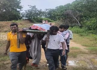ଗାଁକୁ ନାହିଁ ରାସ୍ତା: ଖଟିଆରେ ବୁହା ହେଲେ ଗର୍ଭବତୀ