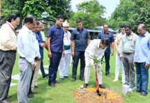 ପ୍ରଧାନମନ୍ତ୍ରୀଙ୍କ ଜନ୍ମଦିନରେ ଚାରା ରୋପଣ କଲେ ରାଜ୍ୟପାଳ