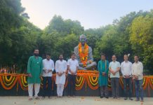 ଦୁଇ ମହାନ ନେତାଙ୍କ ପ୍ରତିମୂର୍ତ୍ତିରେ ପୁଷ୍ପମାଲ୍ୟ ଅର୍ପଣ କରି ଶ୍ରଦ୍ଧାଞ୍ଜଳି ଜ୍ଞାପନ କଲା ବିଜେଡି