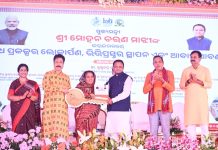 ଓଡ଼ିଶାକୁ ‘ୱିଣ୍ଡ ଇଣ୍ଡିଆ ୨୦୨୬’ ପୁରସ୍କାର: ଉପ-ମୁଖ୍ୟମନ୍ତ୍ରୀଙ୍କୁ ପୁରସ୍କାର ପ୍ରଦର୍ଶିତ କଲେ ଶକ୍ତି ବିଭାଗ ଅତିରିକ୍ତ ମୁଖ୍ୟ ଶାସନ ସଚିବ
